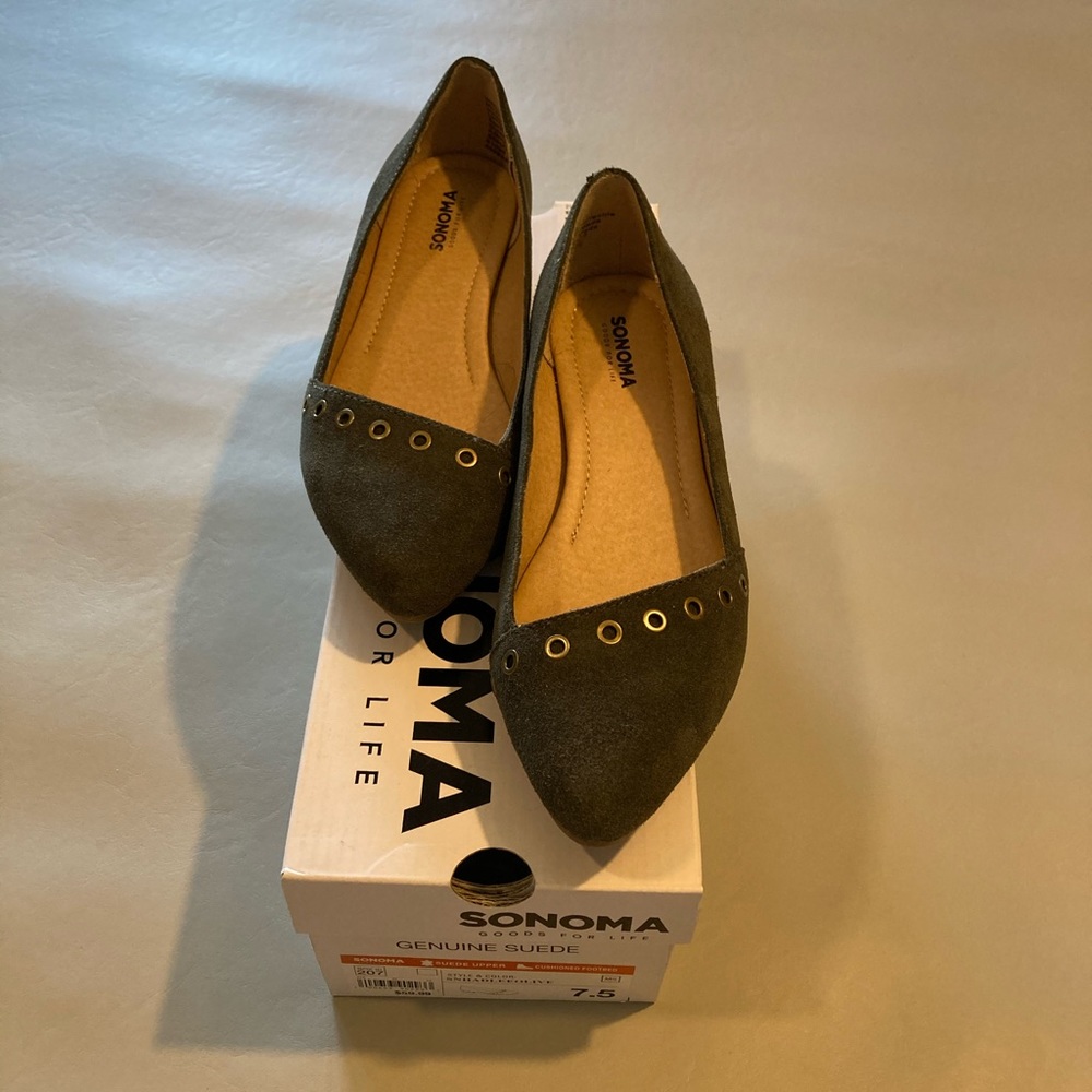 Sonoma olive green Slip on Flats. Gently worn